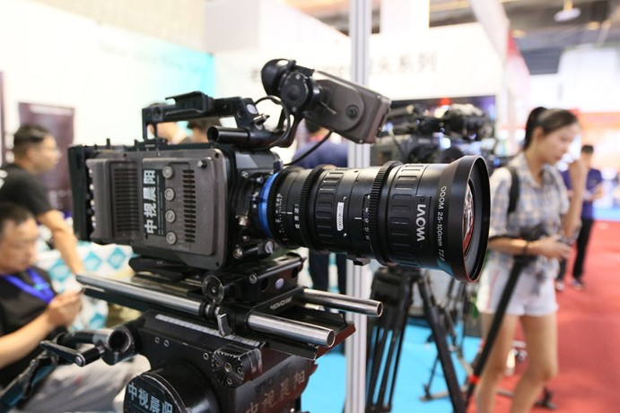 老蛙电影变焦镜头OOOM 25-100 T2.9测试片来了
