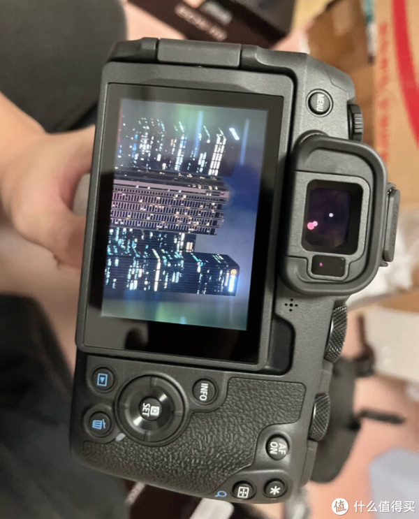 佳能EOS R8 vs EOS R6:性能、价格与性价比全解析,哪款更适合你? 佳能EOS R8 vs EOS R6:性能、价格与性价比全解析,哪款更适合你?