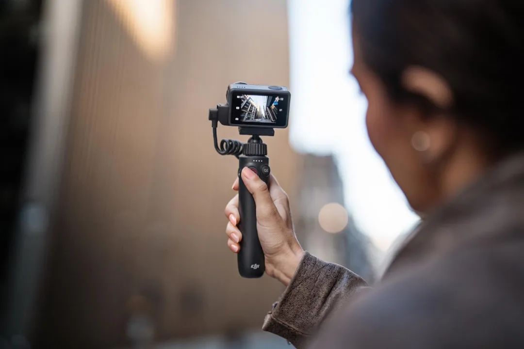 大疆 Osmo Action 5 Pro 运动相机发布:采用全新 1/1.3 英寸传感器,标准套装售价 2598 元 图片