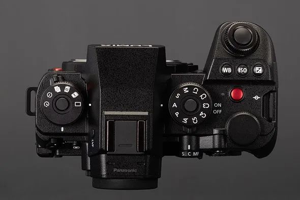 松下Lumix DC-S1II自上而下