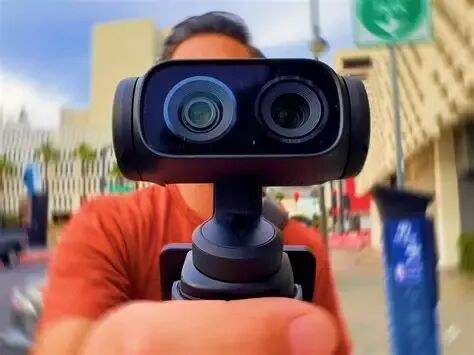 双摄像头 Insta360 Luna Ultra 正式上手预览:1 英寸传感器、10 位 iLog、f/1.8 光圈,与大疆一较高下 ...